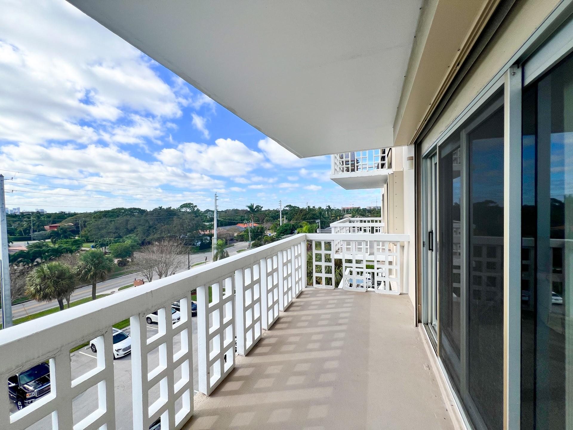 CORAL LAKE TOWER CONDO - Residential