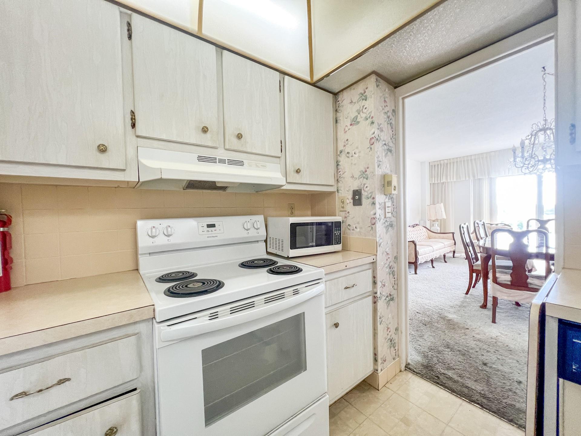 CORAL LAKE TOWER CONDO - Residential