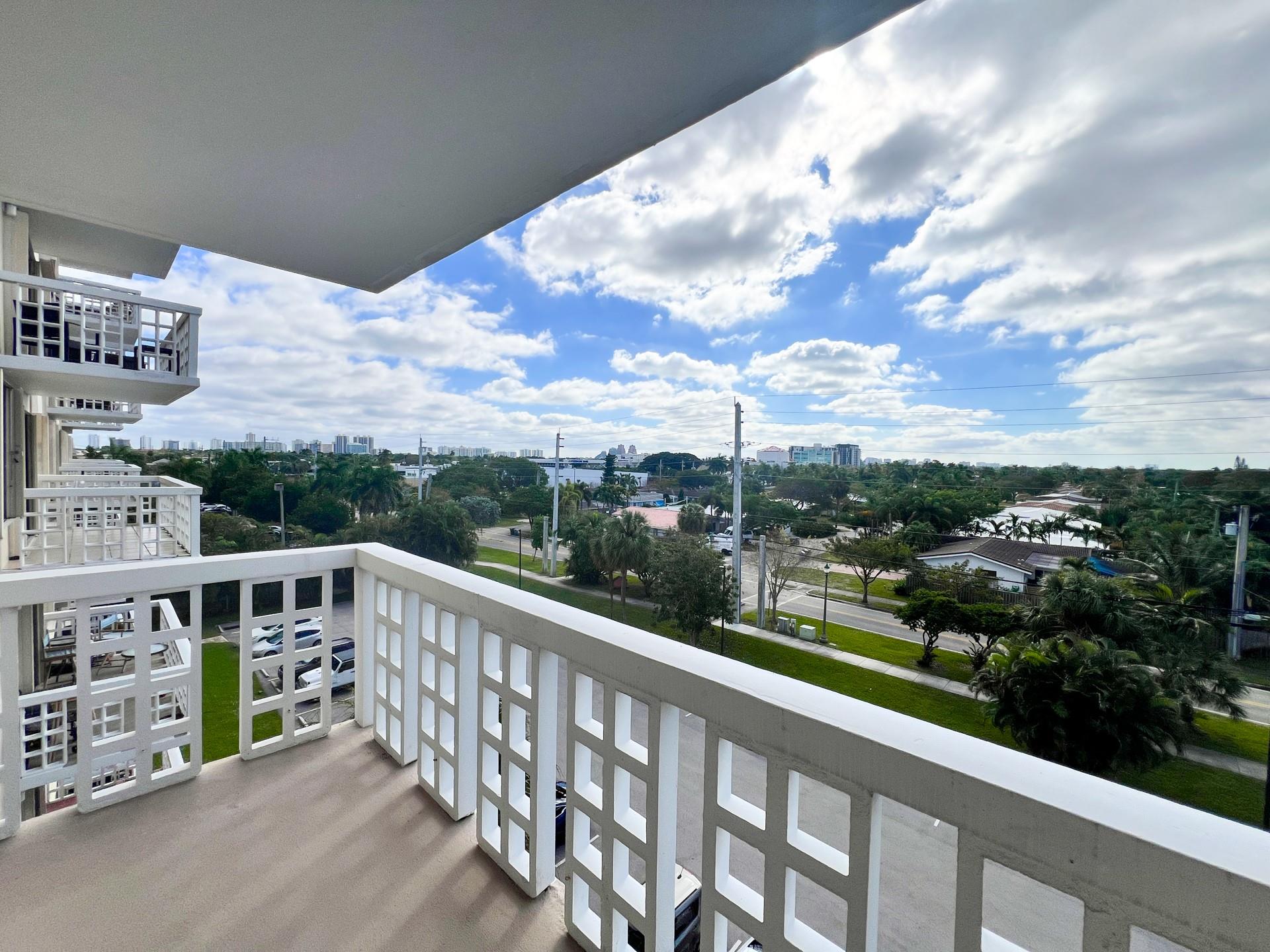 CORAL LAKE TOWER CONDO - Residential