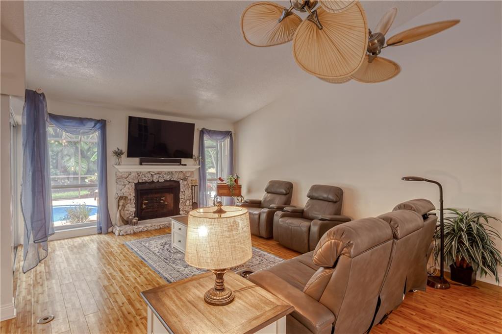 BOCA MADERA UNIT 3 - Residential