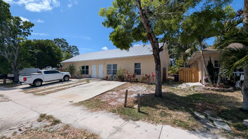 Photo of 2981 SE Fairmont Street, Stuart, FL 34997 (MLS # R11113412)