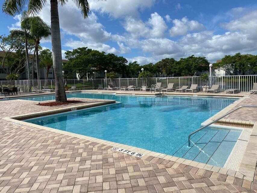 PONTE VERDE AT PALM BEACH LAKES CONDO - Residential