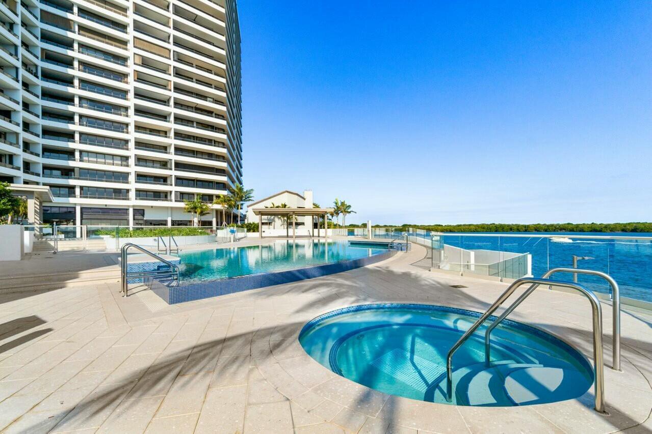 100 Lakeshore Drive 252