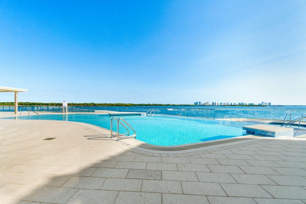 100 Lakeshore Drive 252