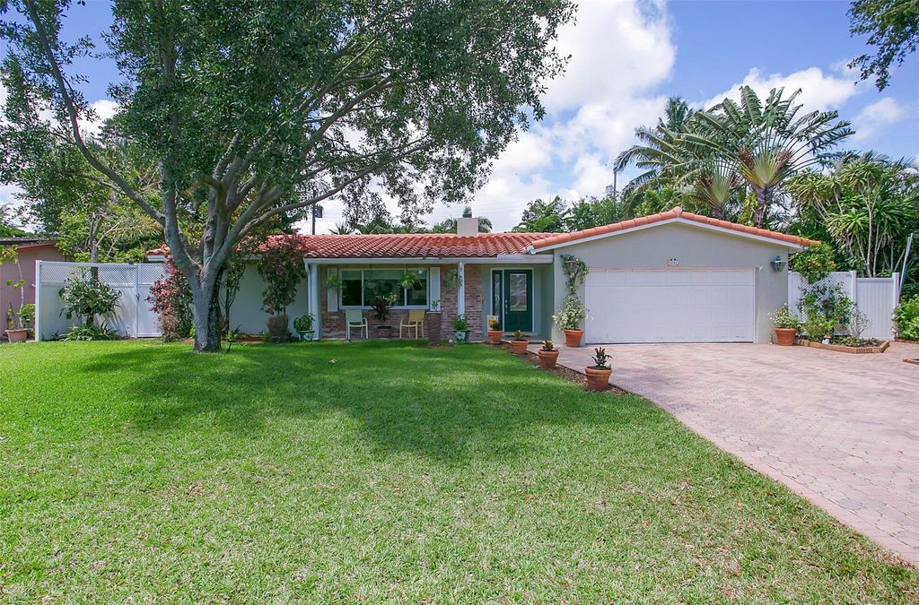 Photo of 5231 NE 14th Ter, Fort Lauderdale, FL 33334 (MLS # F10508005)