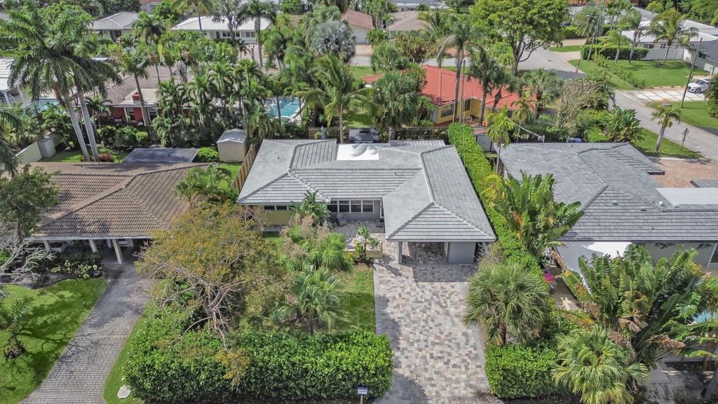 Photo of 1868 NE 33 Court, Oakland Park, FL 33306 (MLS # R11080214)