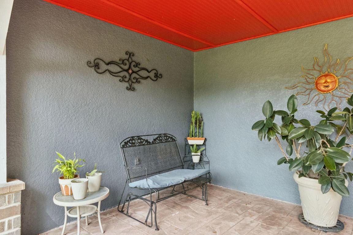 1950 Foxhollow Drive E