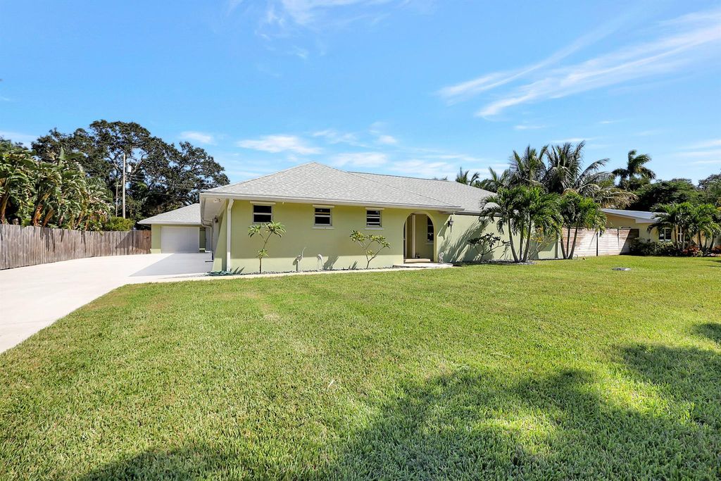 Photo of 19430 W Indies Lane, Jupiter, FL 33469 (MLS # R10928281)