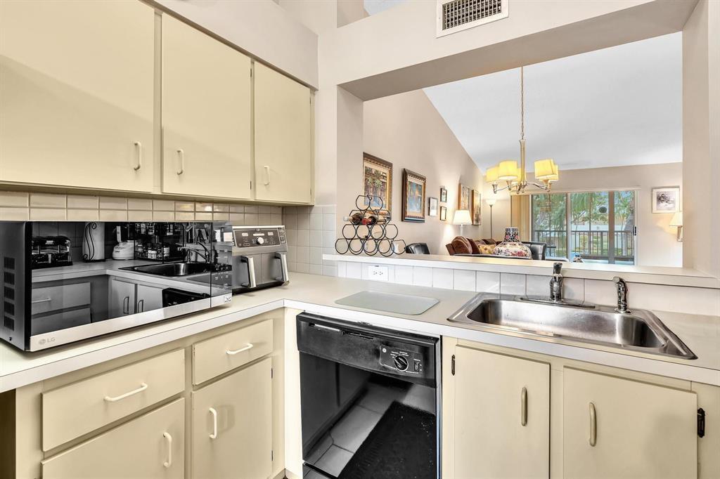 DEVON CONDOMINIUM E - Residential