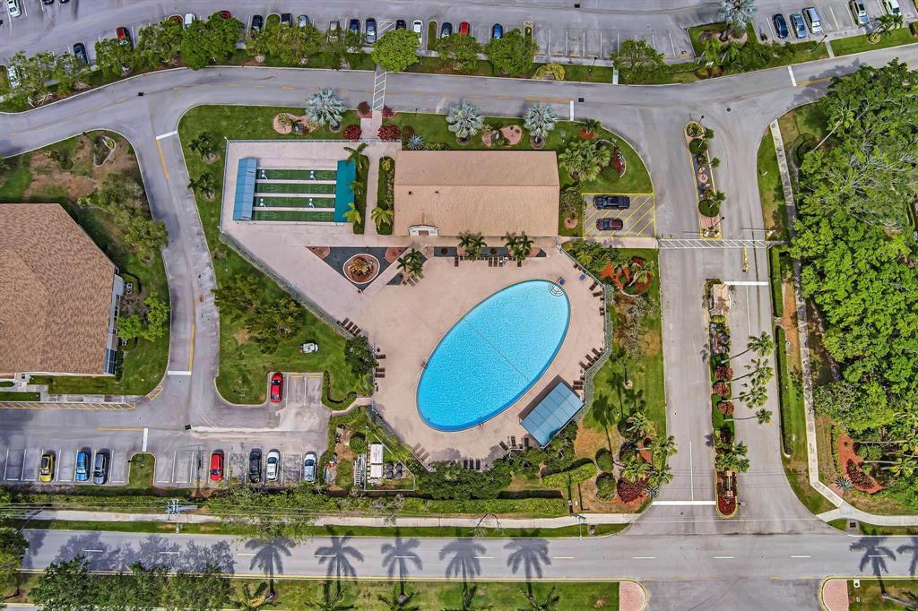 DEVON CONDOMINIUM E - Residential