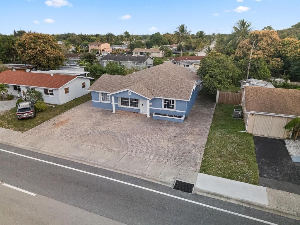 Photo of 5772 N Haverhill Road N, West Palm Beach, FL 33407 (MLS # R11157134)