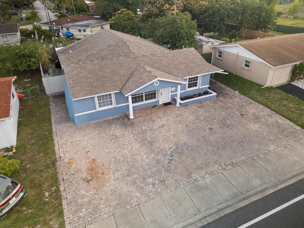 Photo of 5772 N Haverhill Road N, West Palm Beach, FL 33407 (MLS # R11157134)