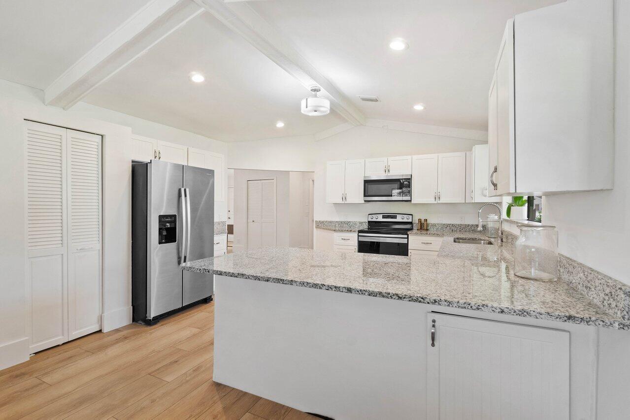 SUGAR POND MANOR OF WELLINGTON - Residential Lease