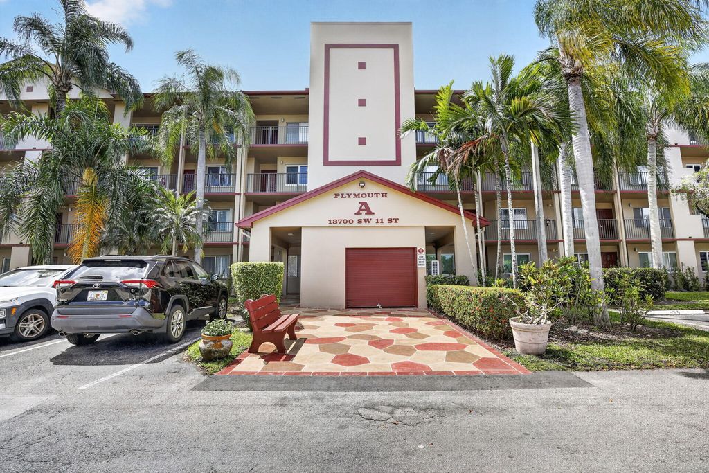 Photo of 13700 SW 11th Street, Pembroke Pines, FL 33027 (MLS # B26021375)