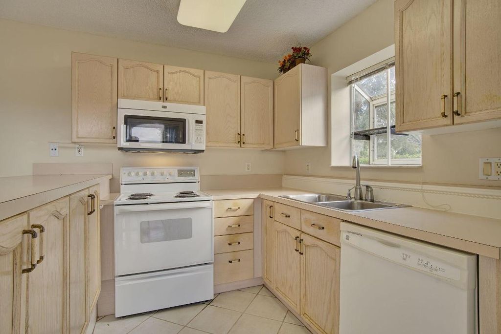Photo of 2926 SW 22nd Circle #16a, Delray Beach, FL 33445 (MLS # R10988846)