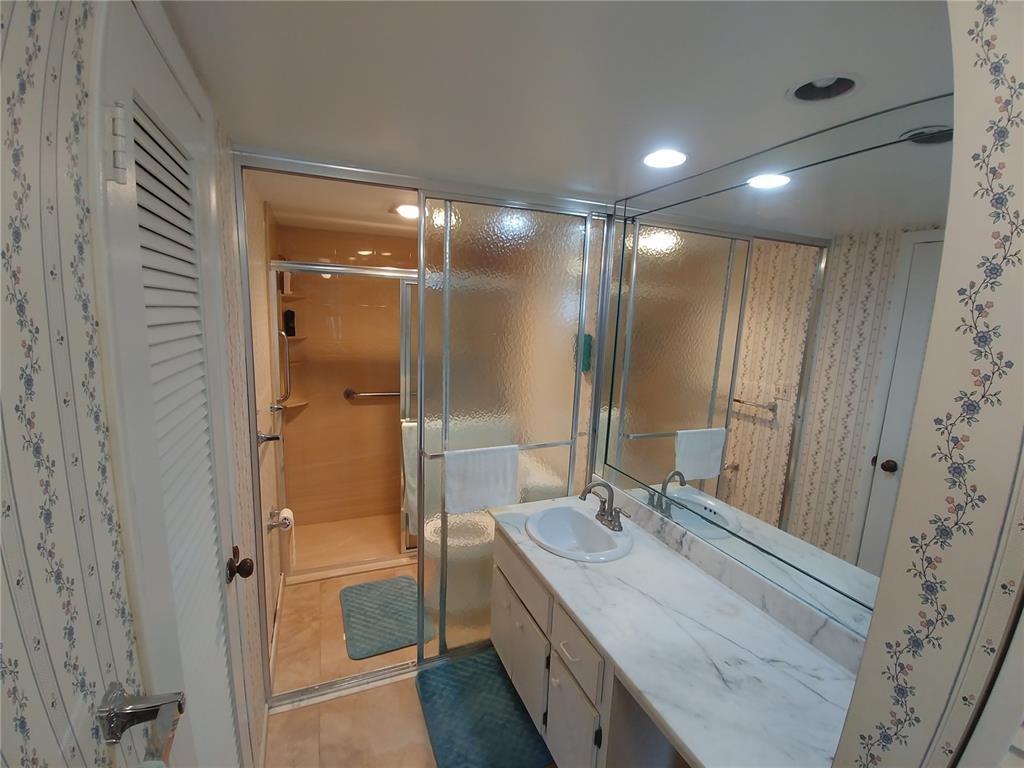 Parlament House - Residential