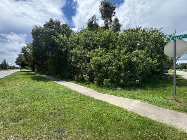 7701 Santana Avenue