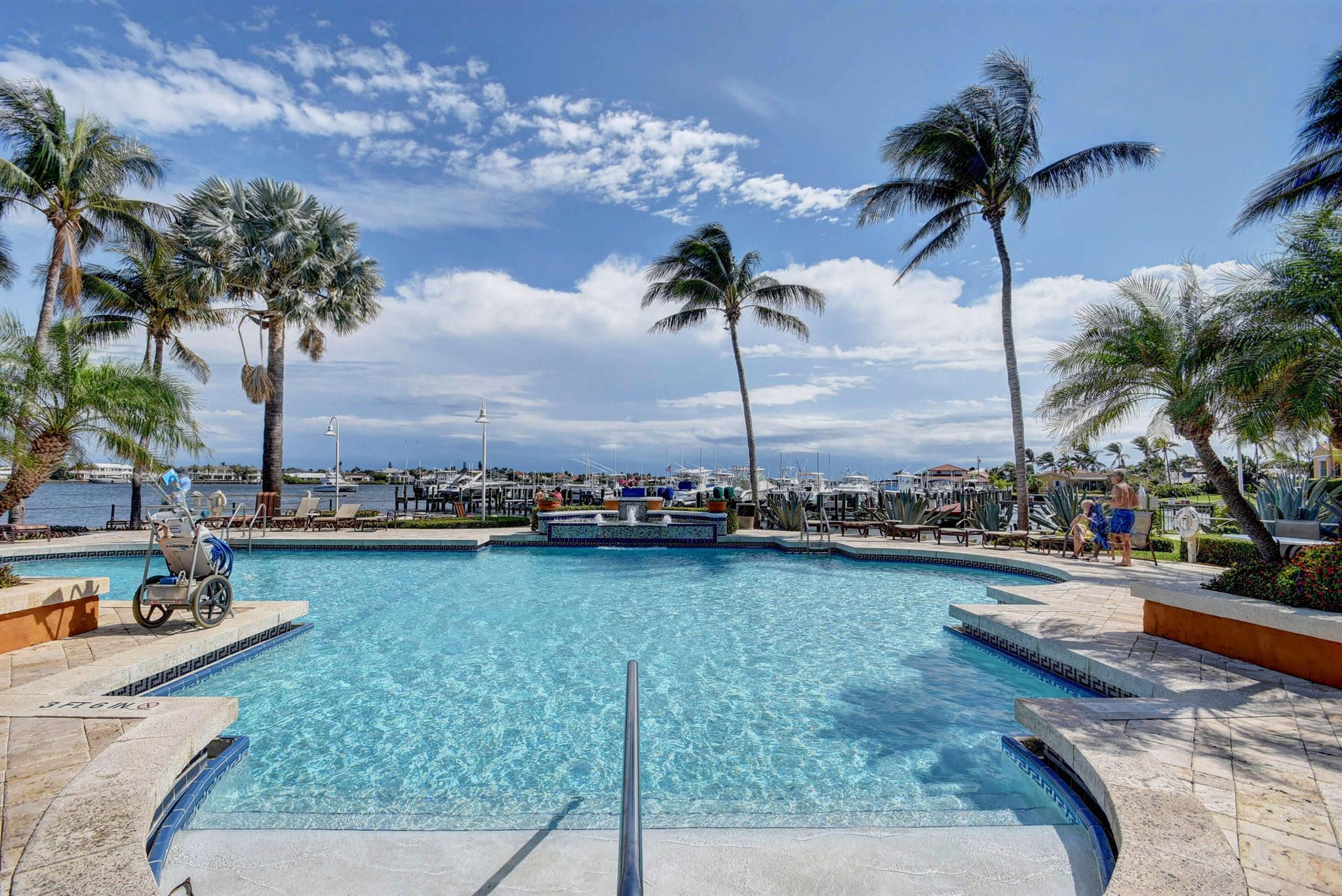 YACHT CLUB - Residential