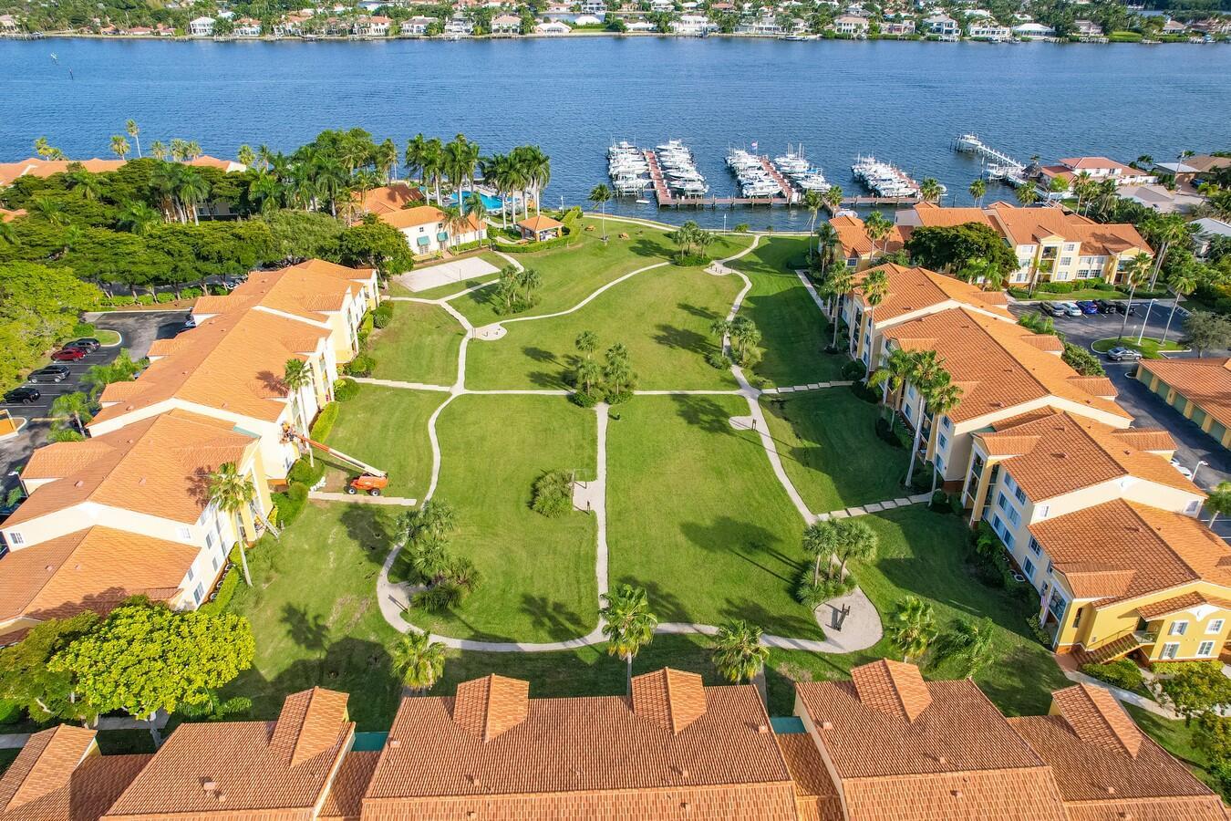 YACHT CLUB - Residential