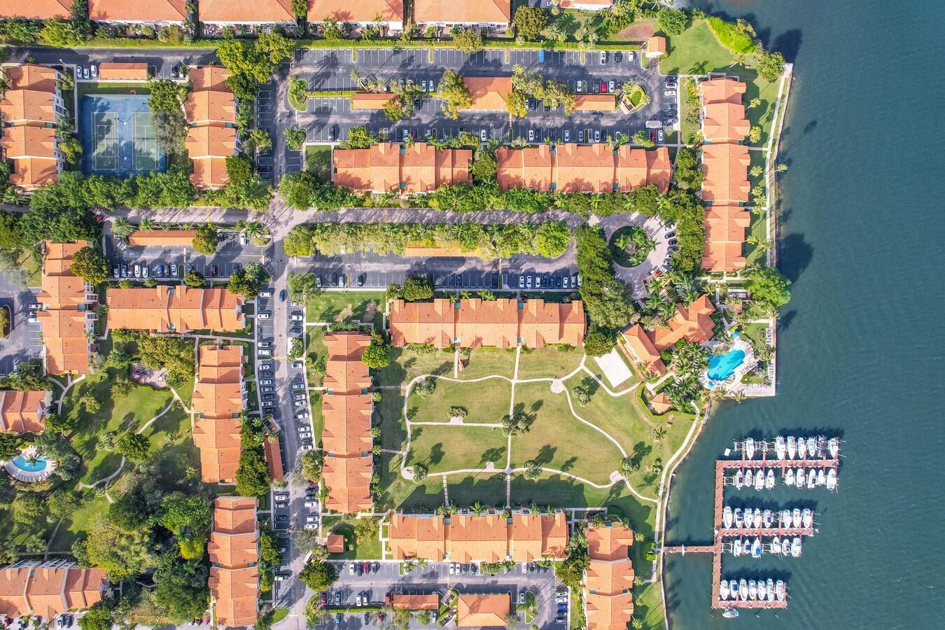 YACHT CLUB - Residential
