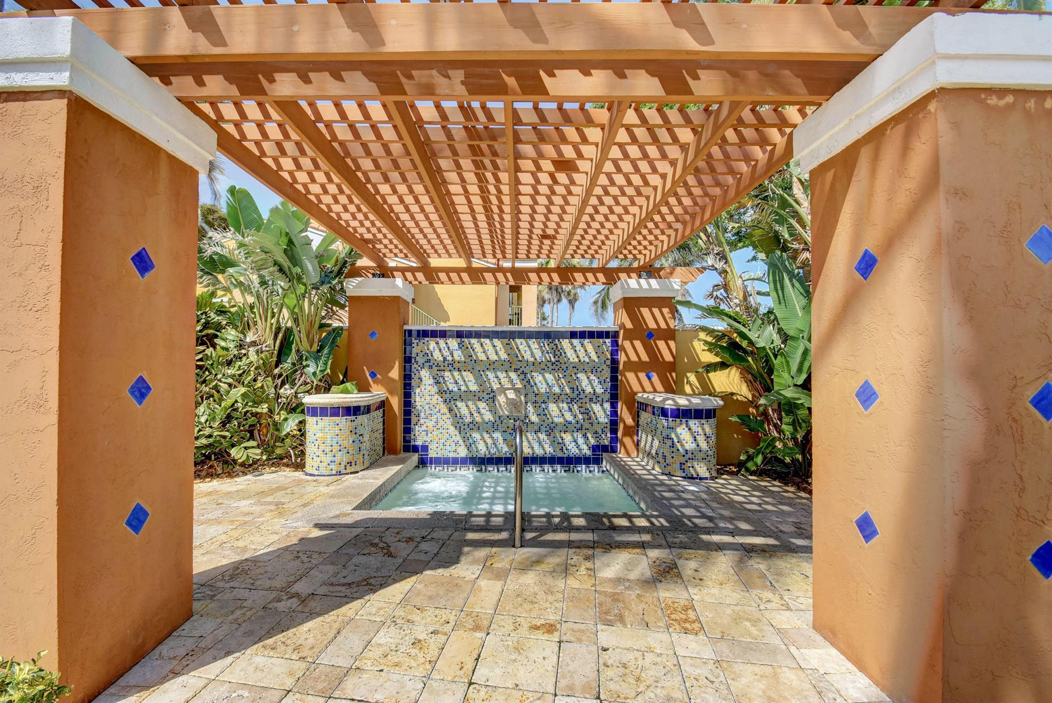 YACHT CLUB - Residential