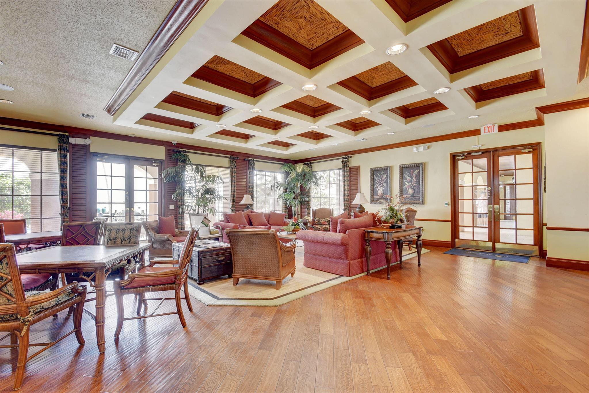YACHT CLUB - Residential