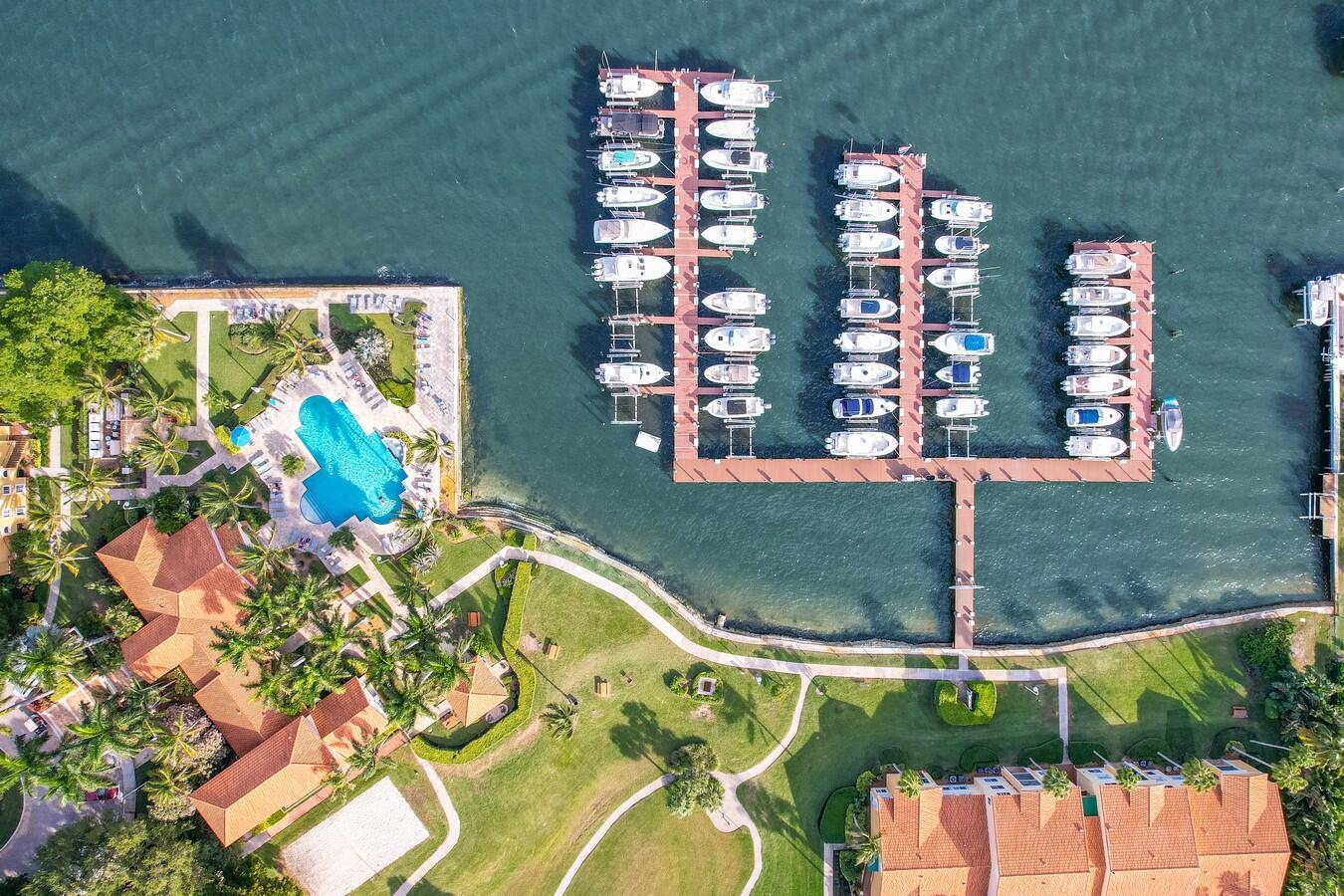 YACHT CLUB - Residential