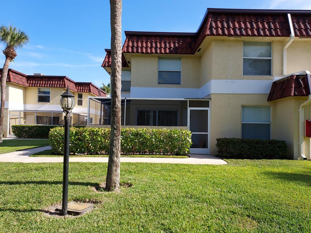 With access to Carlin Park and walking distance to the beach, this 3 bedroom 2 and 1/2 bath townhouse is a fabulous place to spend your winter! Clean, comfortable and beachy, this unit has a screened-in patio where you can see the pond and fountain and feel the breeze from the ocean. The kitchen will be renovated before the season! This perfect location is across the street from Jupiter's Riverwalk along the intracoastal and close to fine dining and shopping. Only 20 minutes to PBI airport. . No Pets and No trucks