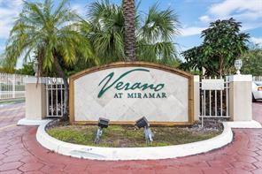 GREAT OPORTUNITY FOR INVESTORS , 2 BED 2 BATH , LOCATED IN VERANO AT MIRAMAR VERY CONVINIOUS AREA ACCESS TO EVERYWHERE , UNIT HAVE BEING REPAINTED , NEED NEW KITCHEN AND UP DATE BATHROOMS