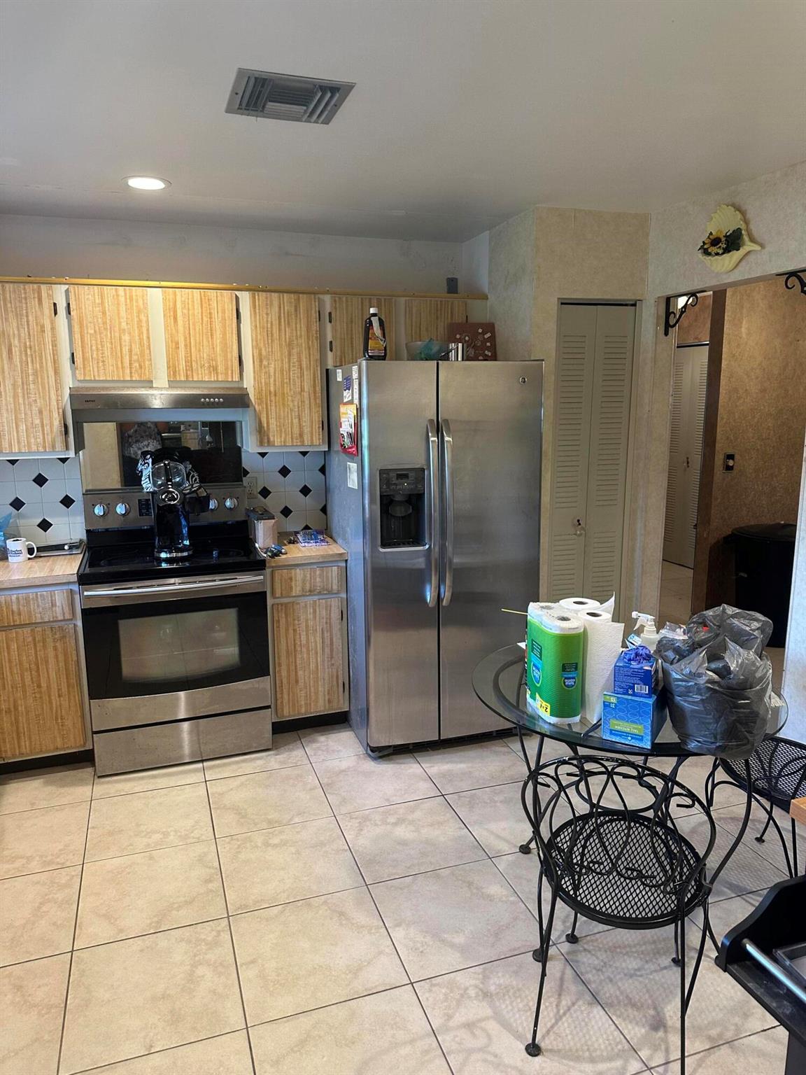 5796 Moss Court 7, Fort Pierce, FL, 34982/$149,900 2 5796 Moss Court 7