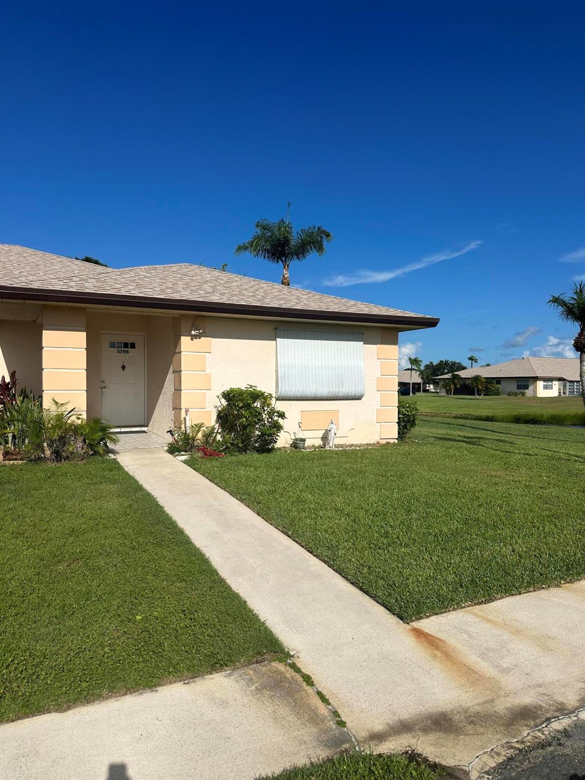 5796 Moss Court 7, Fort Pierce, FL, 34982/$149,900 1 5796 Moss Court 7