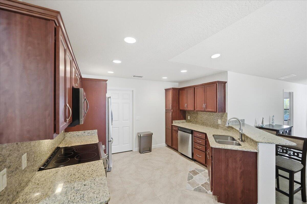 SPANISH LAKES ONE LEASEHOLD ESTATES - Residential