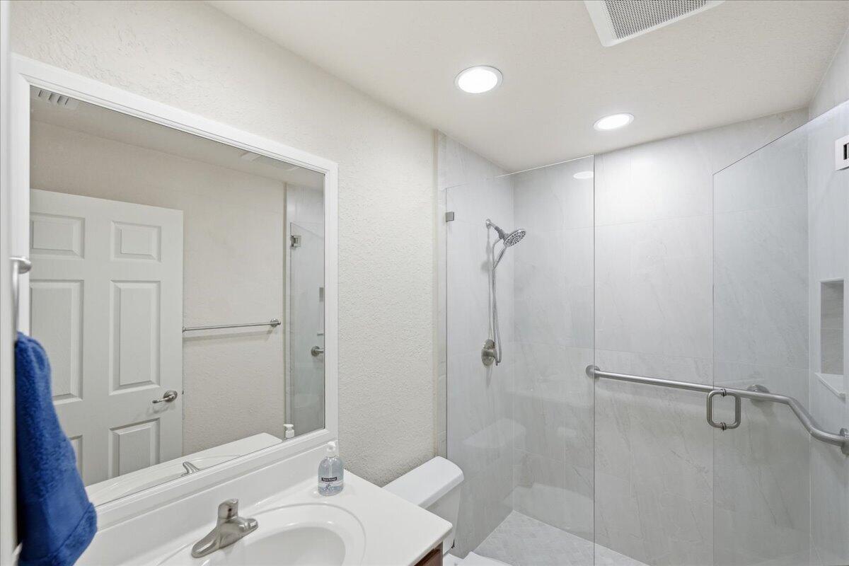 SPANISH LAKES ONE LEASEHOLD ESTATES - Residential