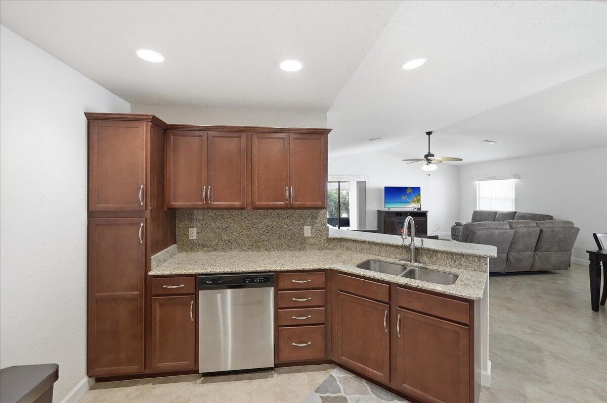 SPANISH LAKES ONE LEASEHOLD ESTATES - Residential