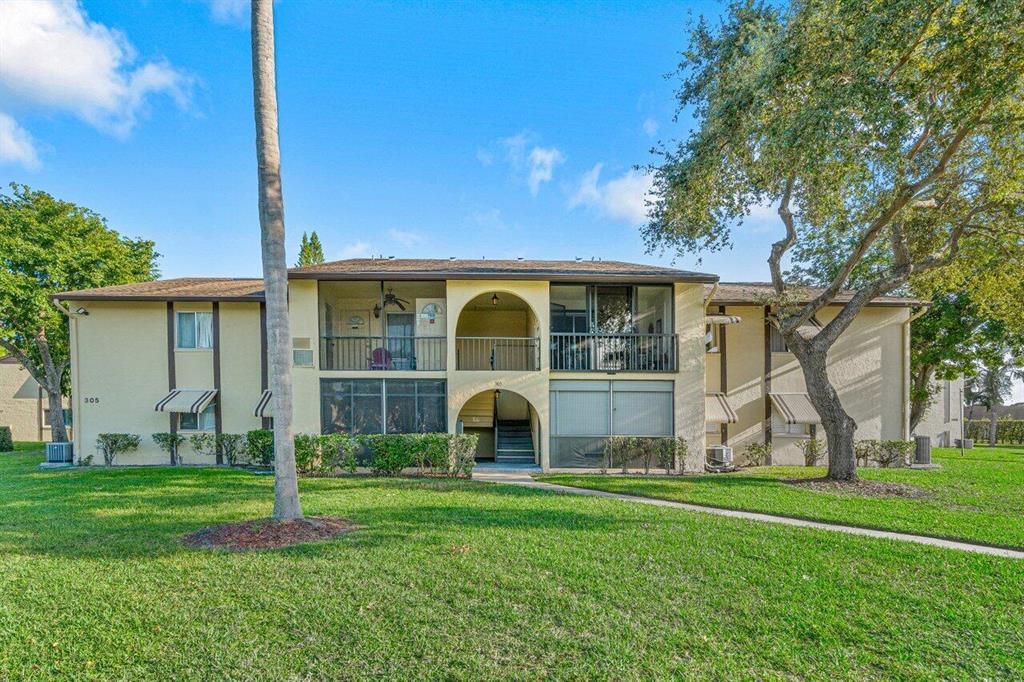 Photo of 305 Pine Ridge Circle #D-1, Green Acres, FL 33463 (MLS # R10846219)