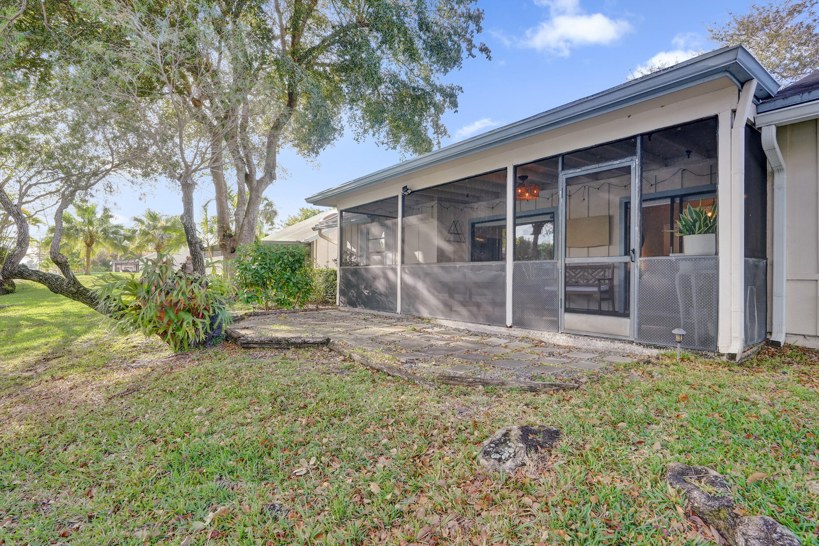 WATERSIDE - Residential