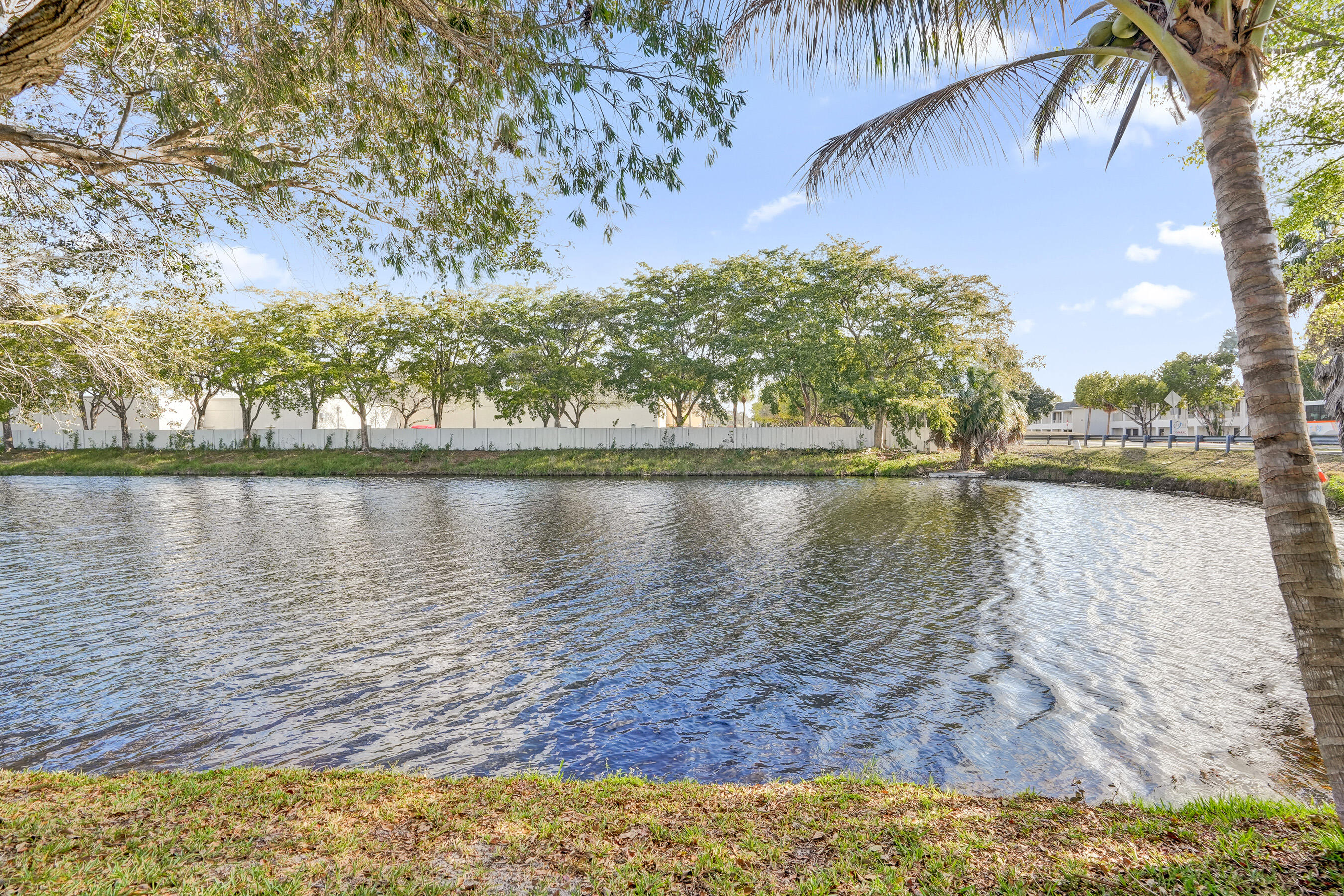 WATERSIDE - Residential