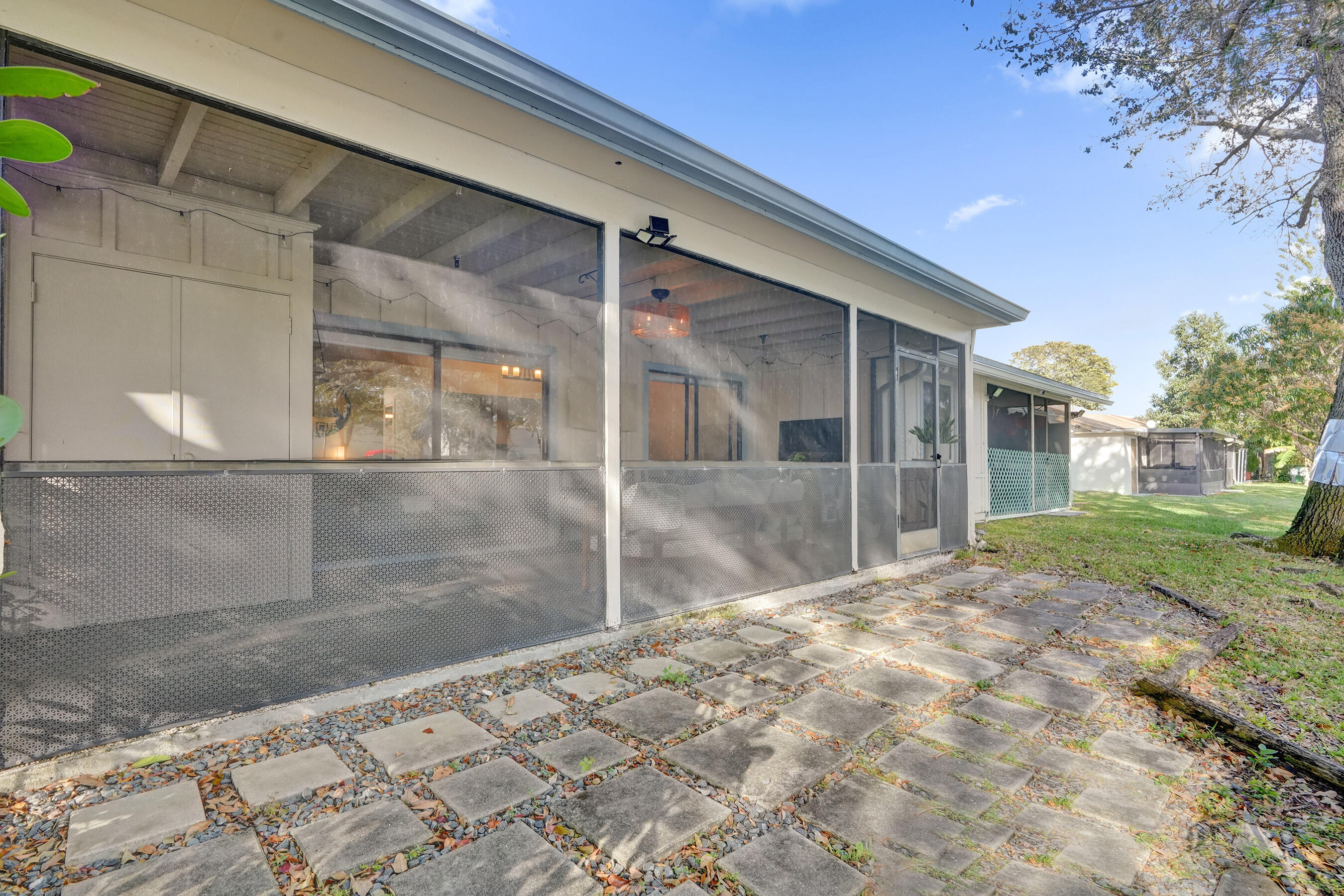 WATERSIDE - Residential