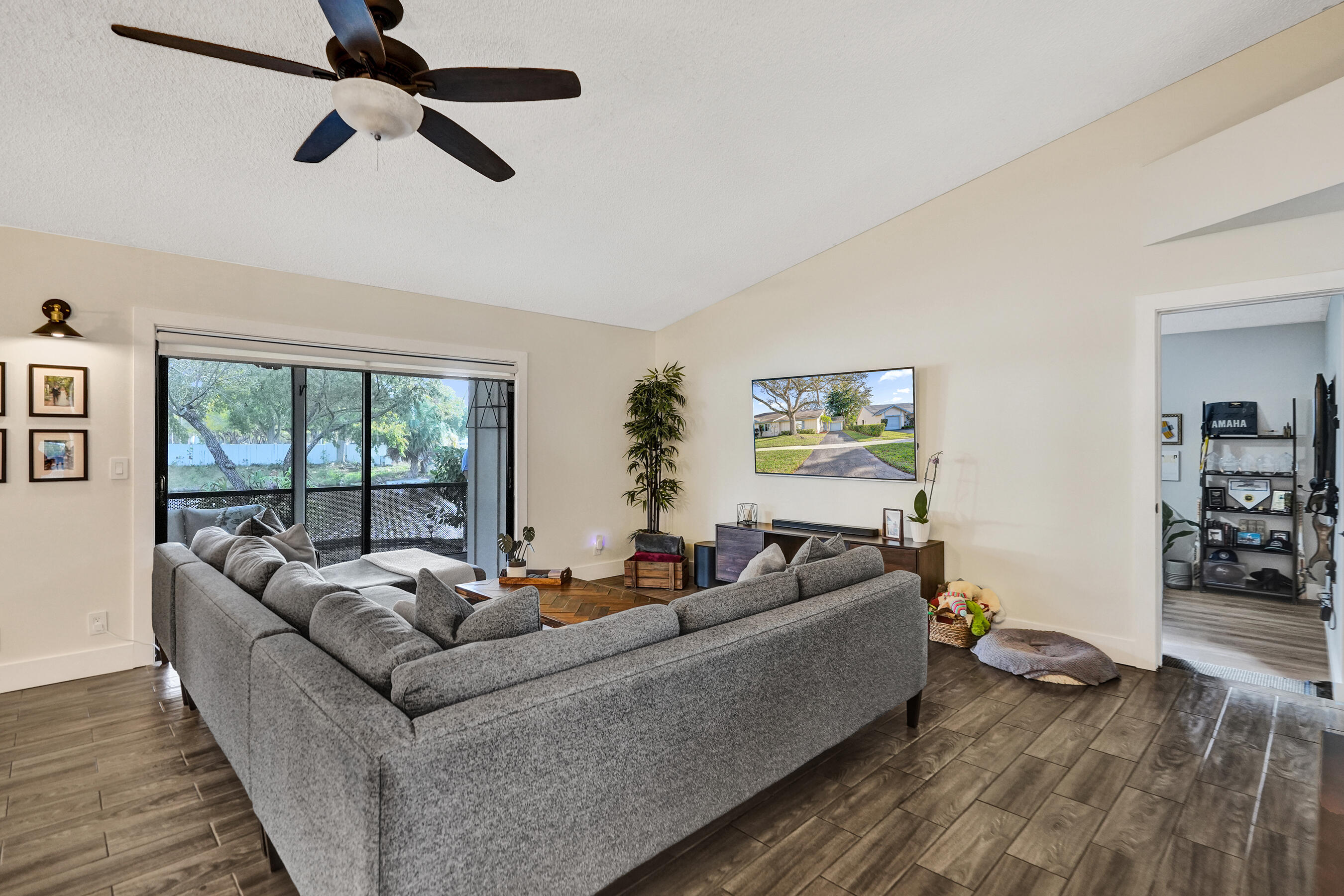 WATERSIDE - Residential