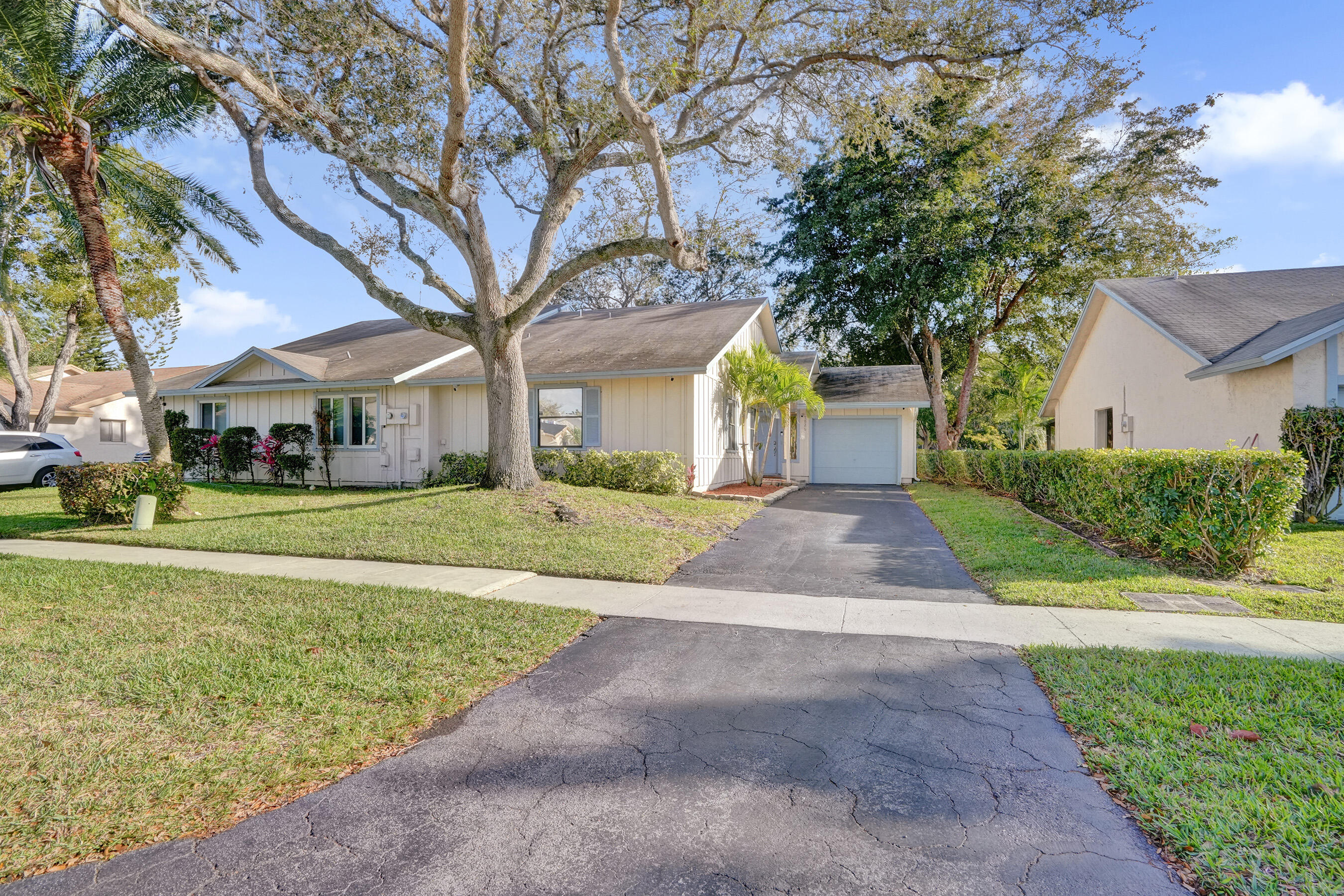 WATERSIDE - Residential