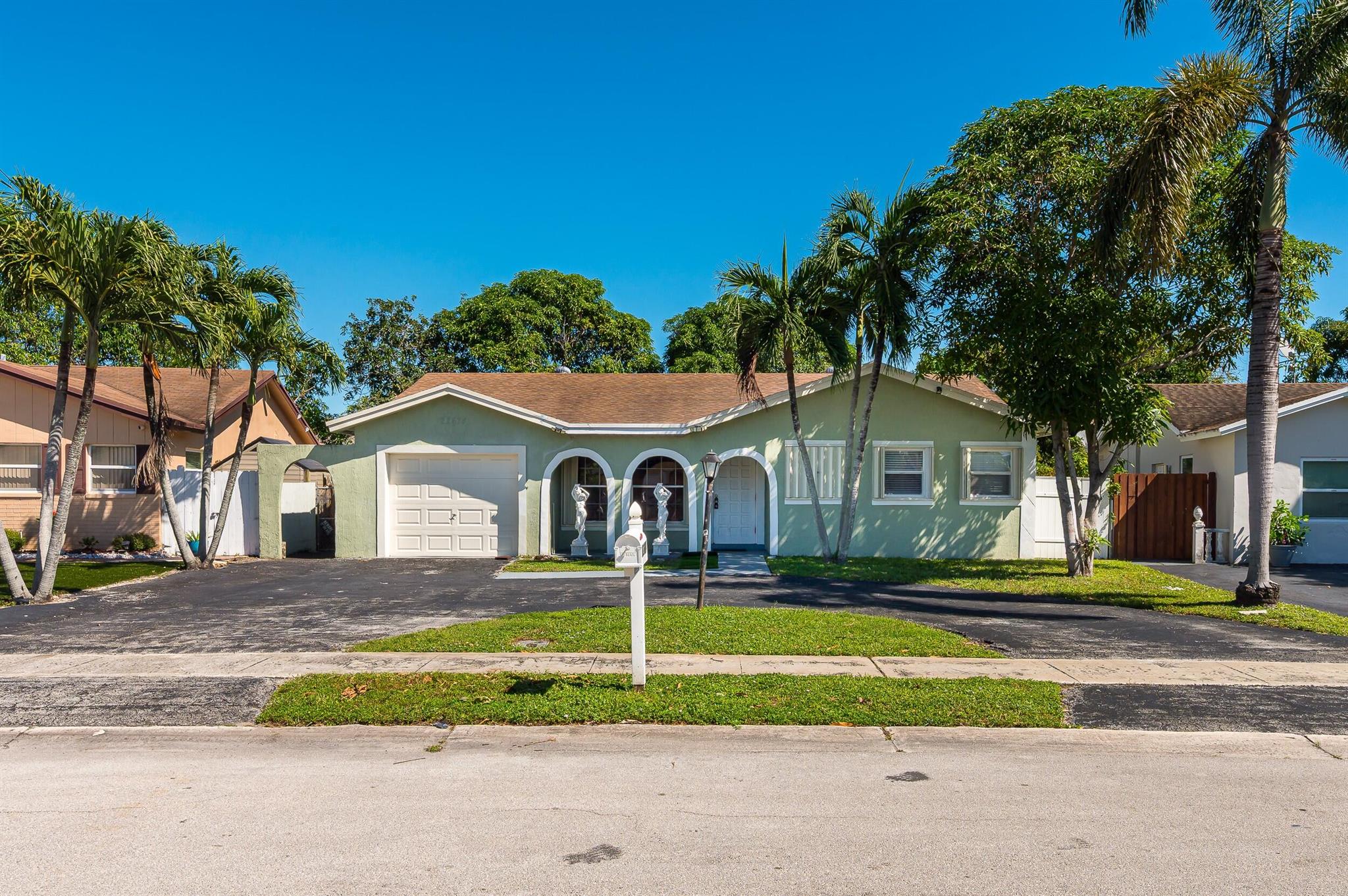 SANDALFOOT COVE SEC 2 - Residential Lease