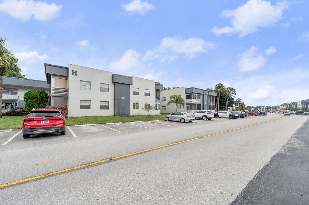 Photo of 339 Normandy Ln, Delray Beach, FL 33484 (MLS # B26019829)