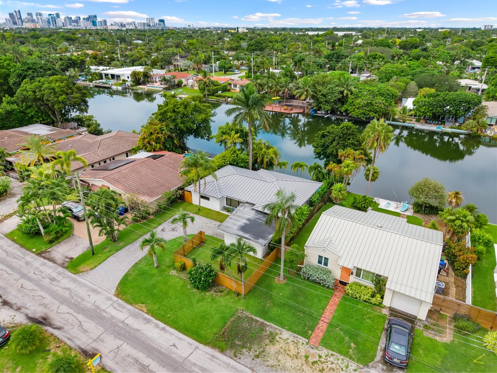 Photo of 1717 NE 20TH Avenue, Fort Lauderdale, FL 33305 (MLS # B26078860)