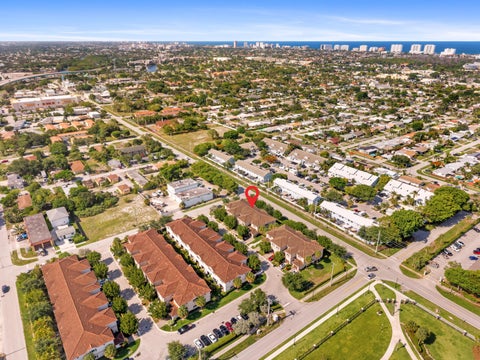 Tiny photo for 354 SE 1st Way #354, Deerfield Beach, FL 33441 (MLS # B26048308)