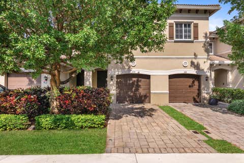 Tiny photo for 354 SE 1st Way #354, Deerfield Beach, FL 33441 (MLS # B26048308)