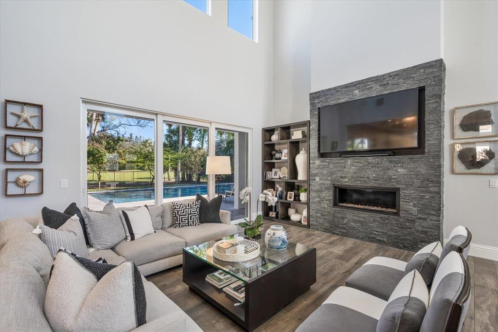 BREAKERS WEST - Residential