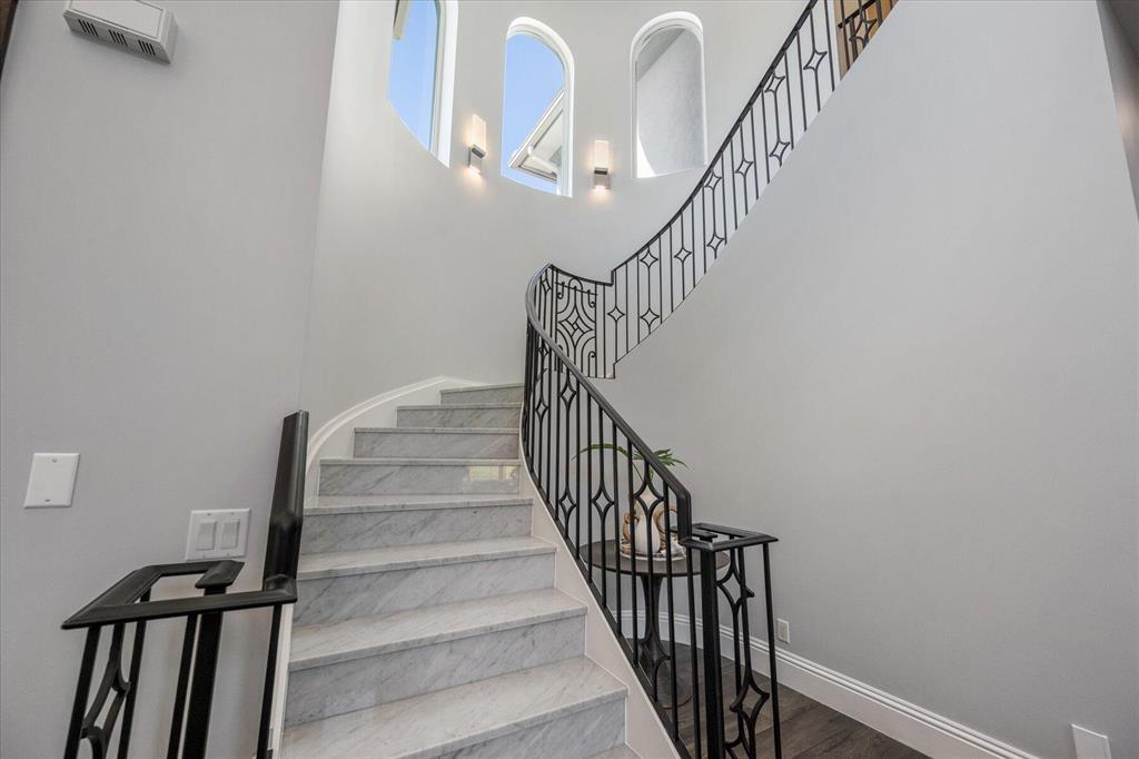 BREAKERS WEST - Residential