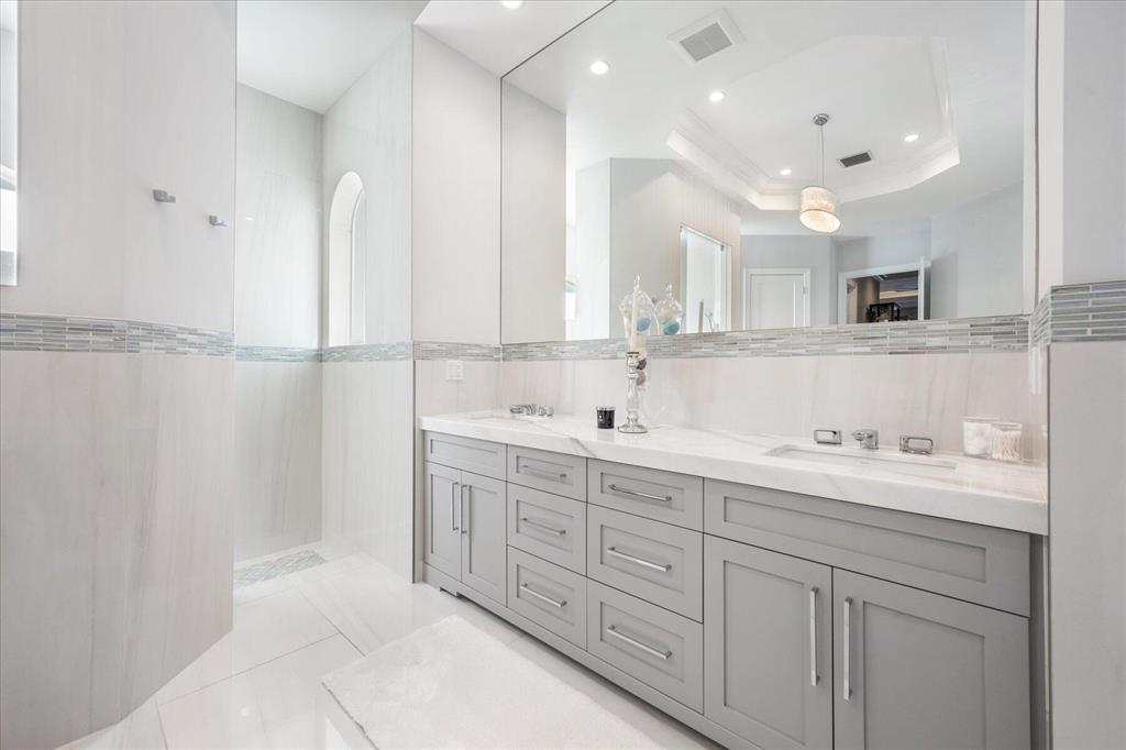 BREAKERS WEST - Residential