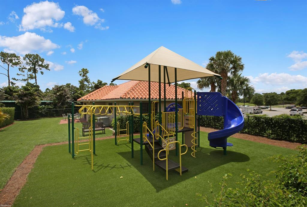 BREAKERS WEST - Residential