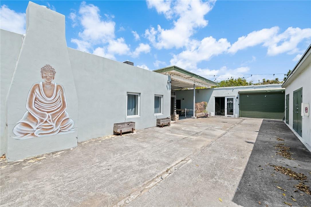 We are proud to present 1100 NE 5th Terrace, a unique freestanding building located just North of Flagler Village and South of 13th Street's "Studio City" and Wilton Manors.
The property features a wide open floor plan with concrete flooring, exposed ceilings, overhead garage door, and a large covered outdoor patio area that is shared amongst other tenants. The unit has a private restroom, and exclusive use of a flex/storage area next to the unit.
The property was most recently used by a local florist company and has been kept in immaculate condition.